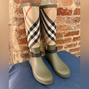 Plaid Tights with Green Boots